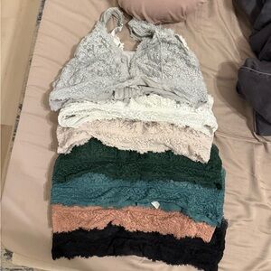 7 Aerie bralettes top 3 do not have the pads bottom 4 have the pads.